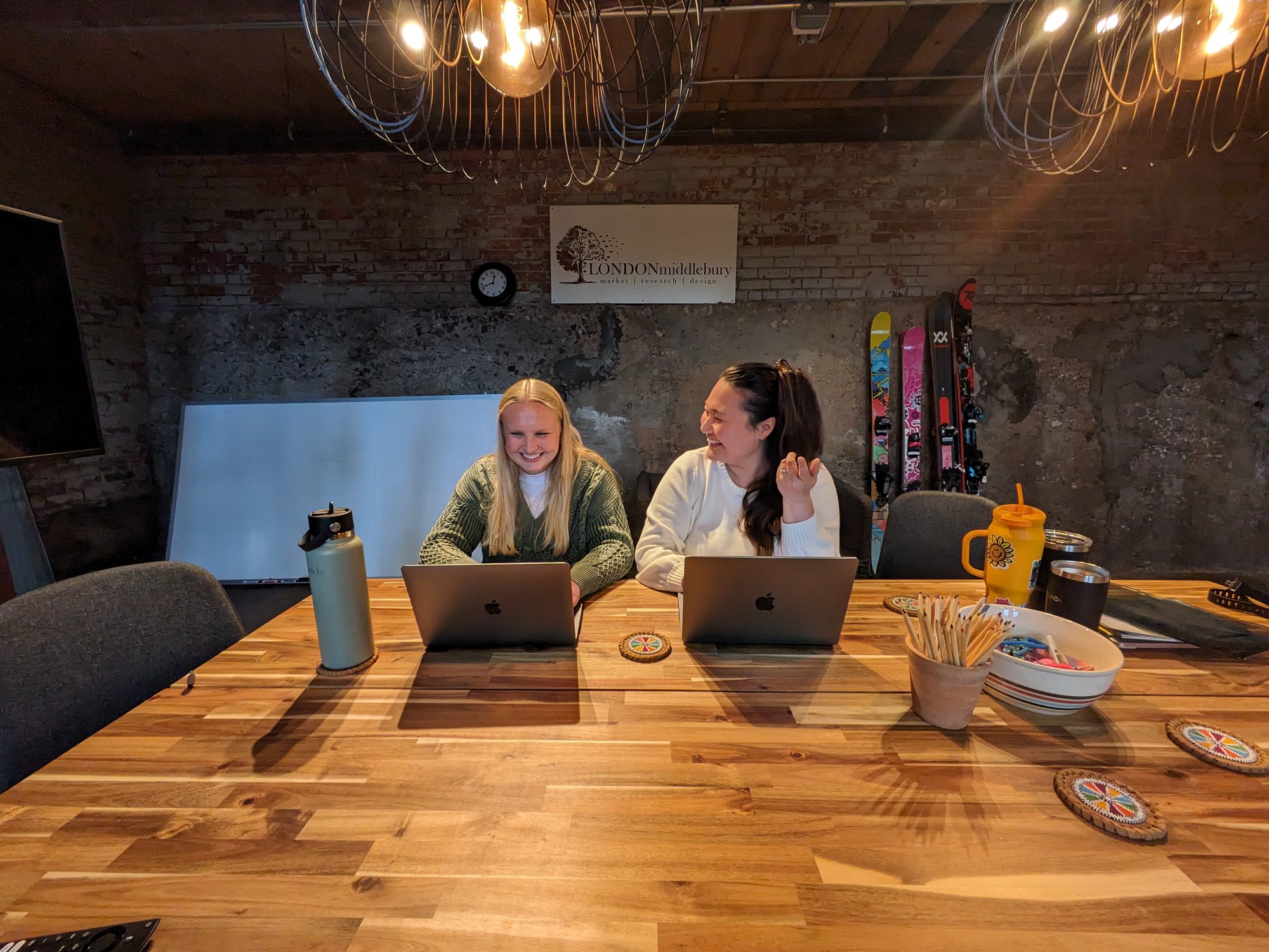 LONDONmiddlebury team members collaborating 